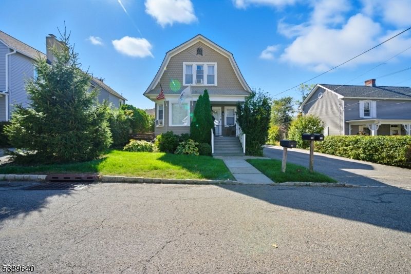 Exterior, Facade, Queen Anne Victorian