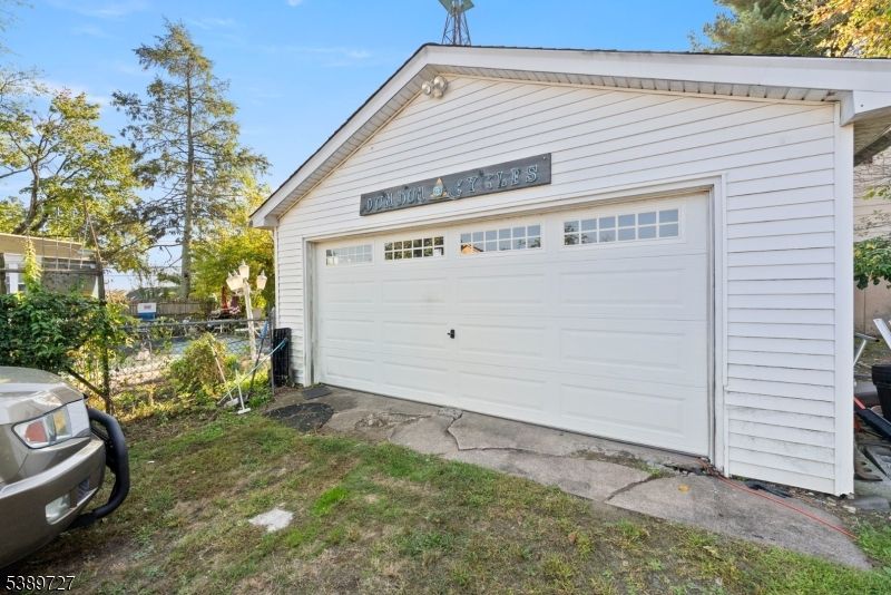Detached Garage, Exterior