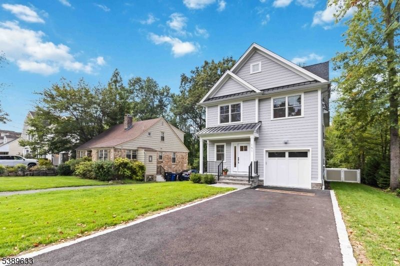 Attached, Exterior, Facade, Farmhouse