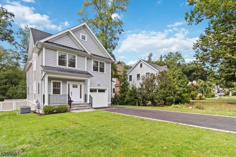 Attached, Exterior, Facade, Farmhouse