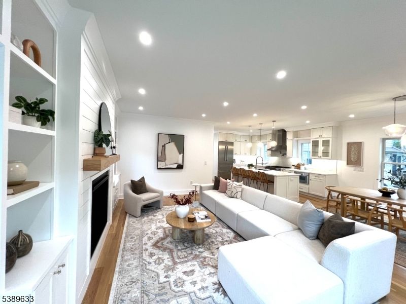 Dining room, Interior, Kitchen, Living room, Pendant Lights, Recessed Lighting, Wood Texture Flooring