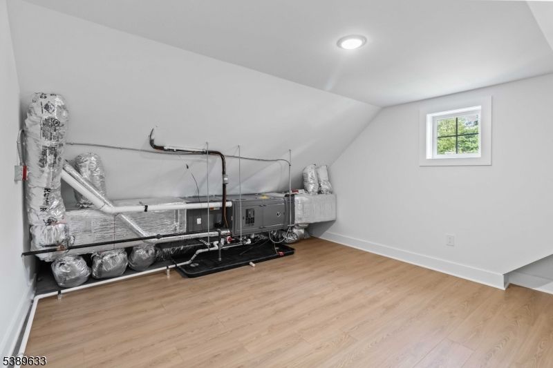 Fitness Equipment, Interior, Recessed Lighting, Wood Texture Flooring