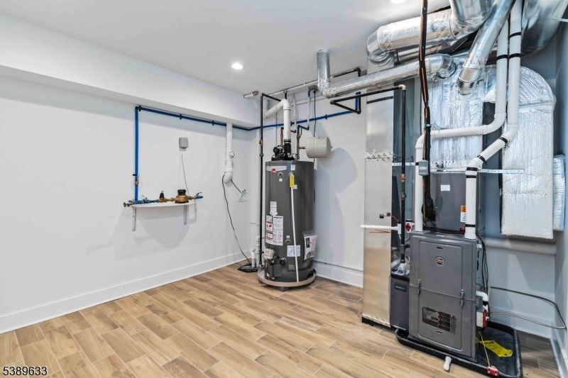 Fitness Equipment, Interior, Recessed Lighting, Wood Texture Flooring