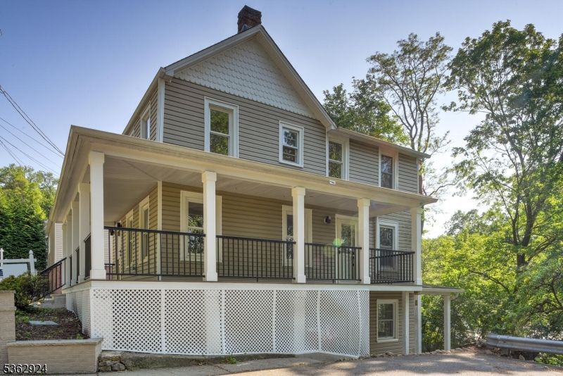 Exterior, Facade, Queen Anne Victorian