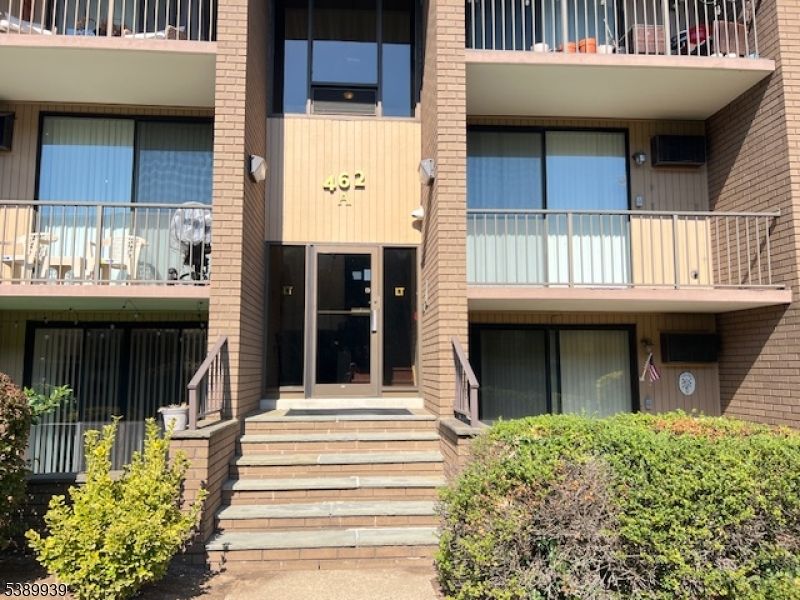 Exterior, Facade, Brick Facade, Rowhouse