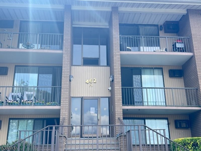 Exterior, Facade, None