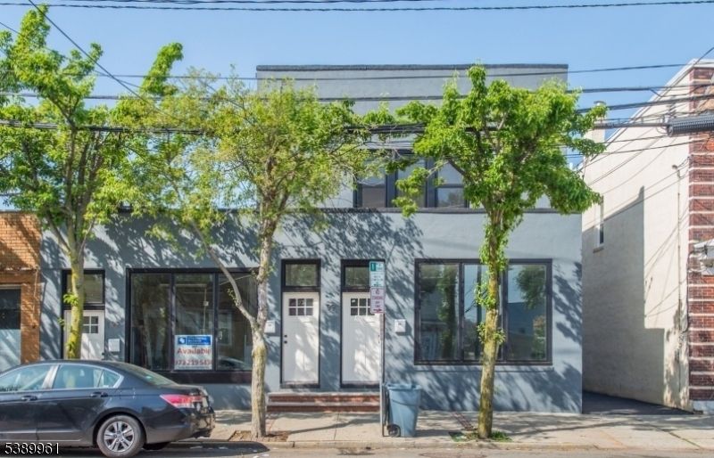 Exterior, Facade, Rowhouse