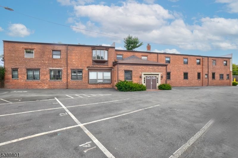 Exterior, Facade, Brick Facade, Rowhouse