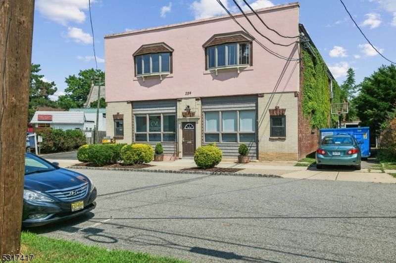 Exterior, Facade, Cape Cod