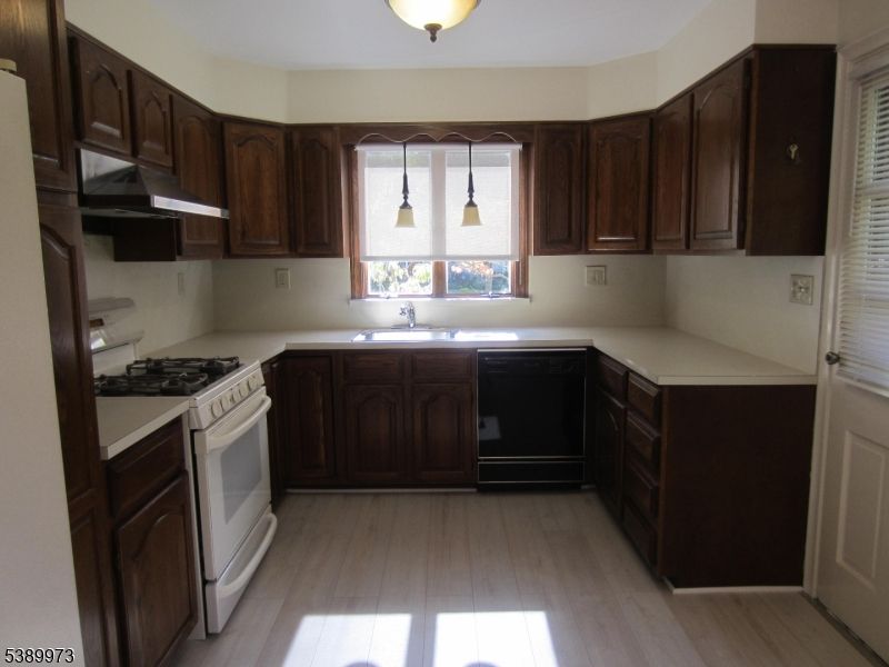Interior, Kitchen, Pendant Lights, Wood Texture Flooring