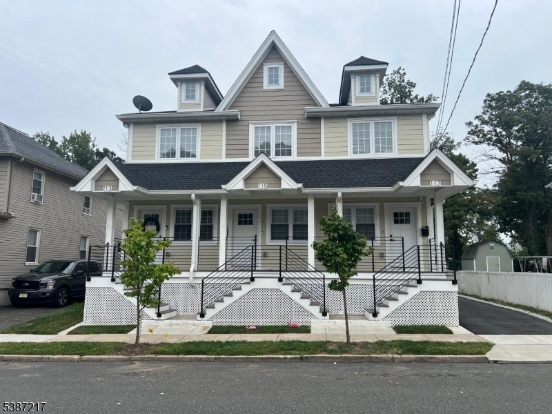 Exterior, Facade, Queen Anne Victorian