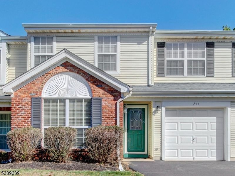 Attached, Exterior, Facade, Brick Facade, Rowhouse