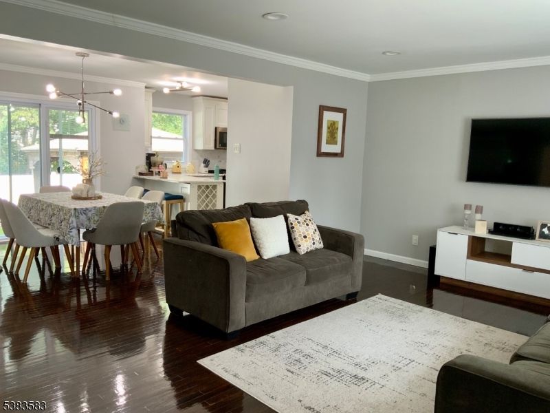 Dining room, Interior, Kitchen, Living room, Pendant Lights, Recessed Lighting, Wood Texture Flooring