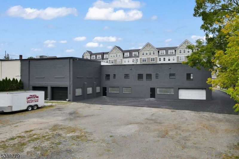 Detached Garage, Exterior