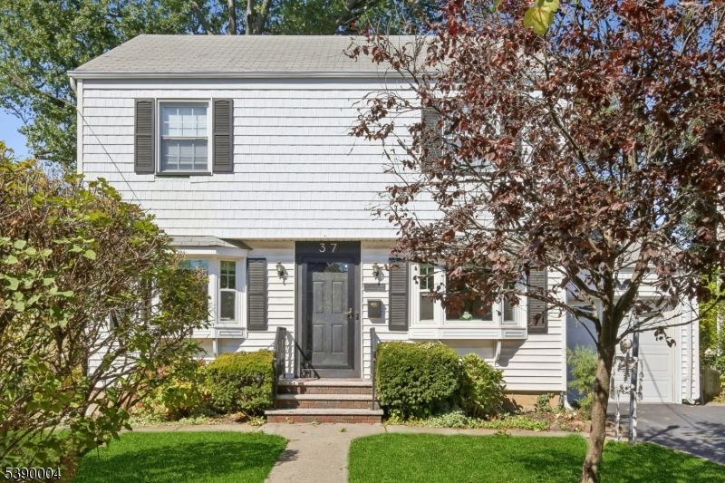 Exterior, Facade, Cape Cod