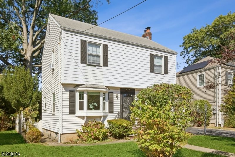 Exterior, Facade, Cape Cod