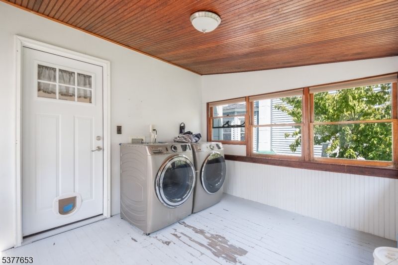 Interior, Washer, Wooden Ceilings