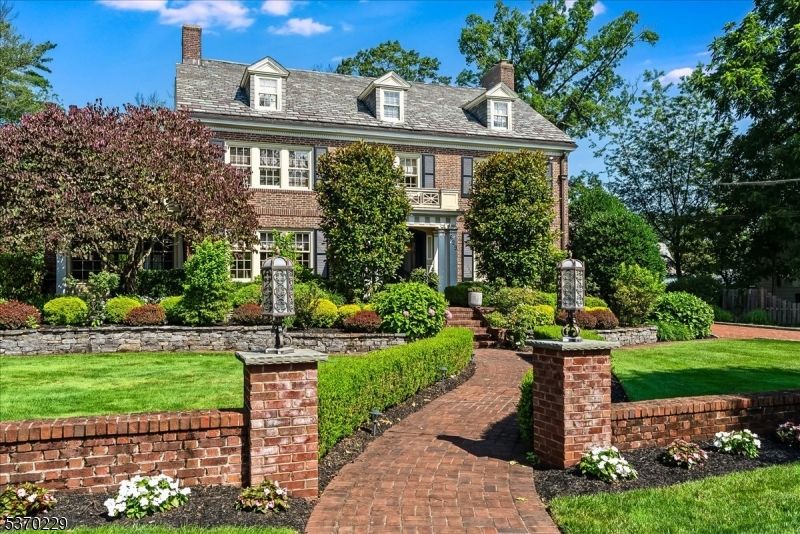 Exterior, Facade, Brick Facade, Georgian