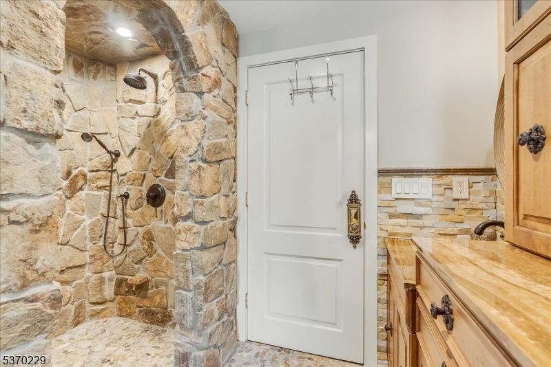 Bathroom, Interior, Recessed Lighting, Stone Walls