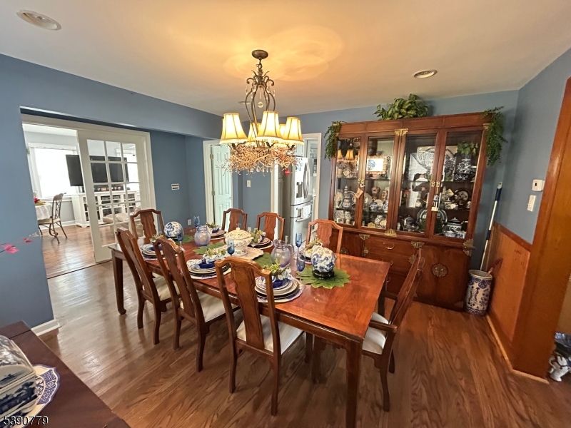Chandelier, Dining room, Interior, Recessed Lighting, Wood Texture Flooring
