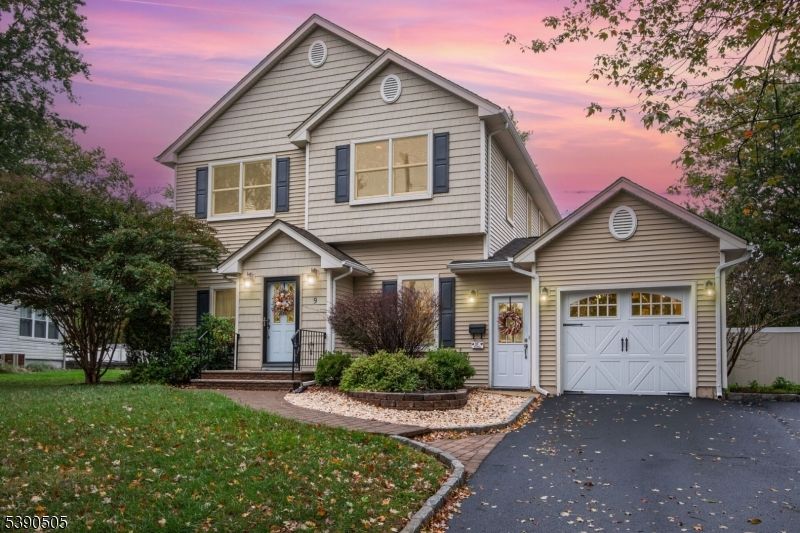 Attached, Exterior, Facade, Farmhouse