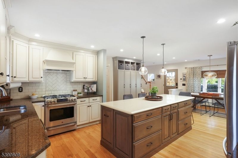 Dining room, Interior, Kitchen, Pendant Lights, Recessed Lighting, Stainless Steel Appliances, Wood Texture Flooring