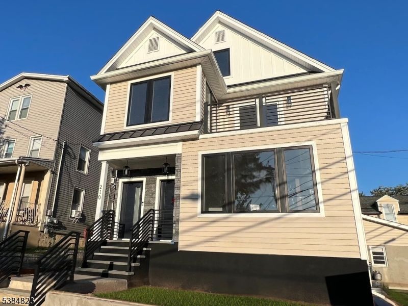 Exterior, Facade, Queen Anne Victorian