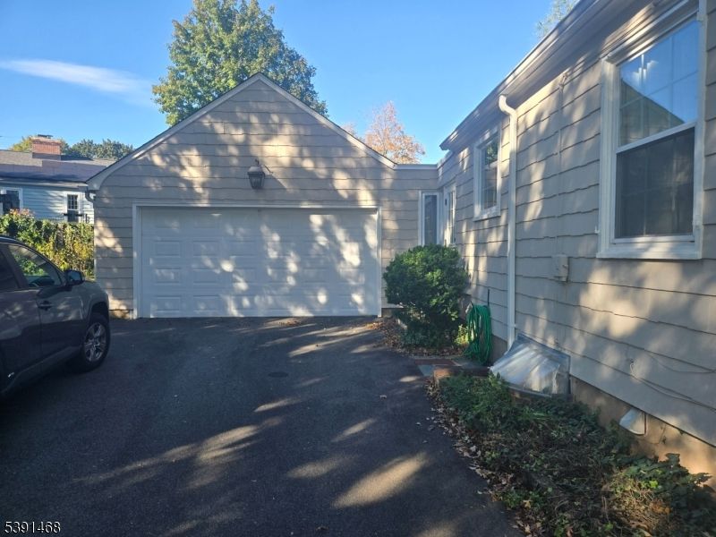 Detached Garage, Exterior