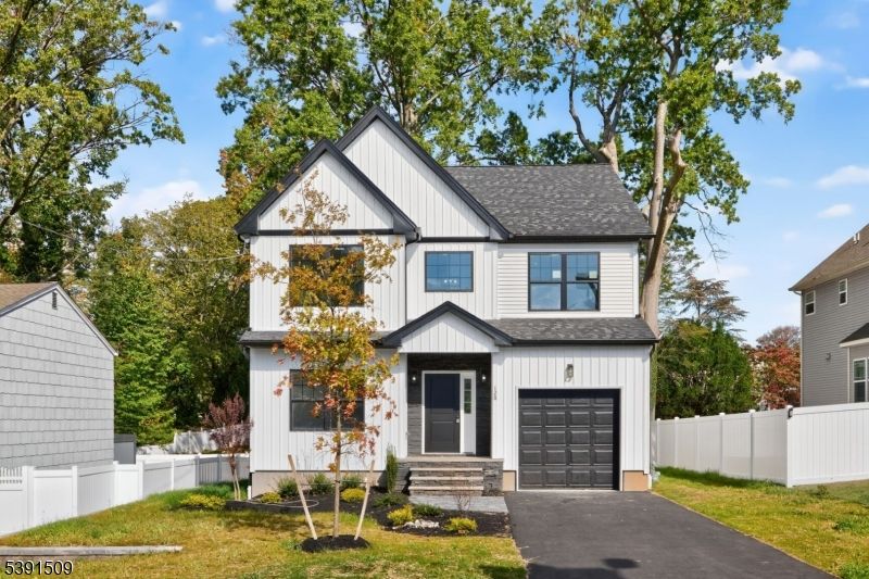 Attached, Exterior, Facade, Farmhouse