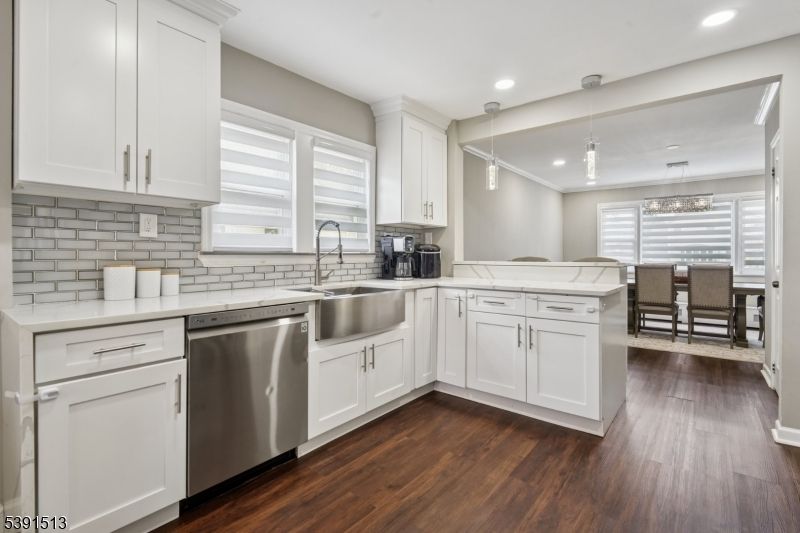 Dining room, Interior, Kitchen, Pendant Lights, Recessed Lighting, Wood Texture Flooring