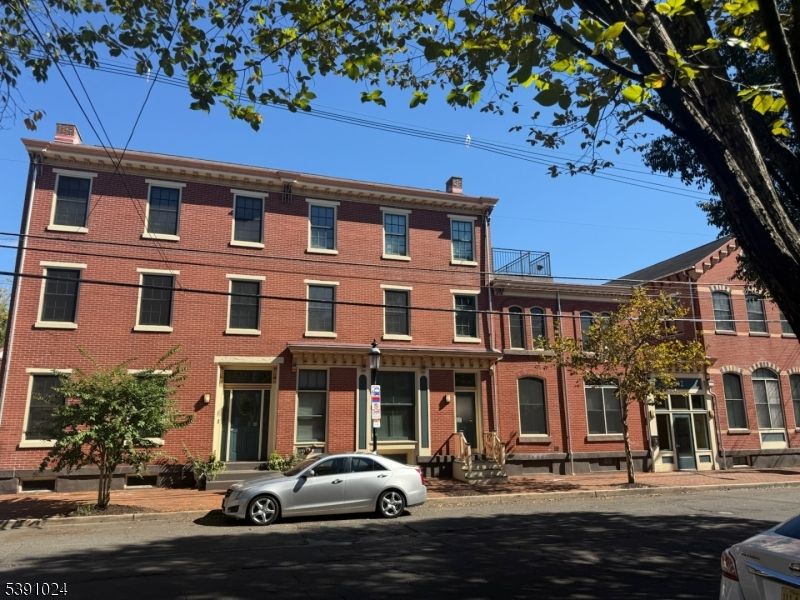 Exterior, Facade, Brick Facade, Rowhouse