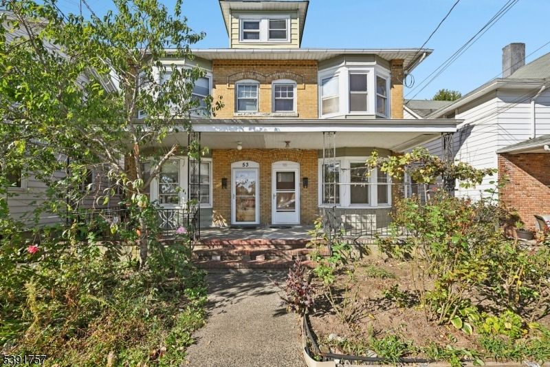 Exterior, Facade, Brick Facade, American Foursquare