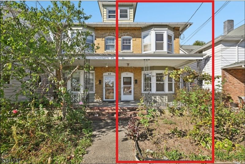 Exterior, Facade, Brick Facade, American Foursquare