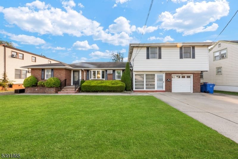 Attached, Exterior, Facade, Brick Facade, Split Level