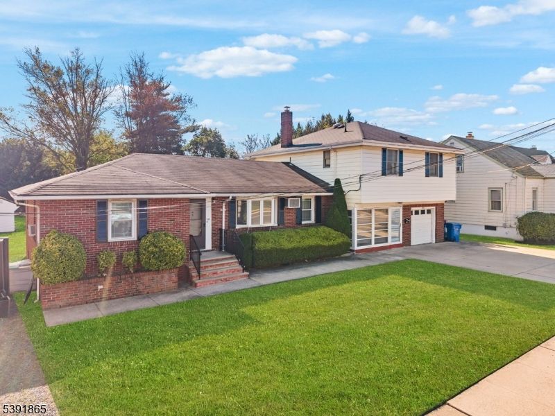 Attached, Exterior, Facade, Brick Facade, Split Level