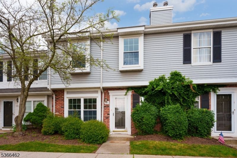 Exterior, Facade, Brick Facade, Raised Ranch