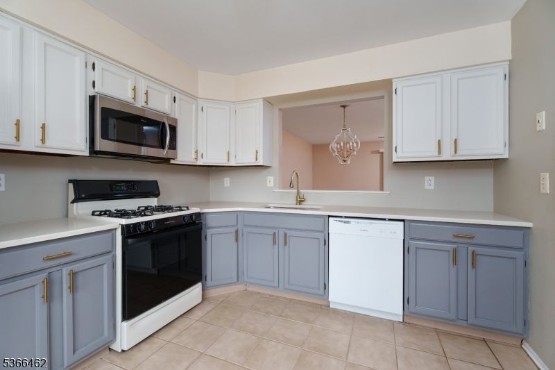 Chandelier, Interior, Kitchen