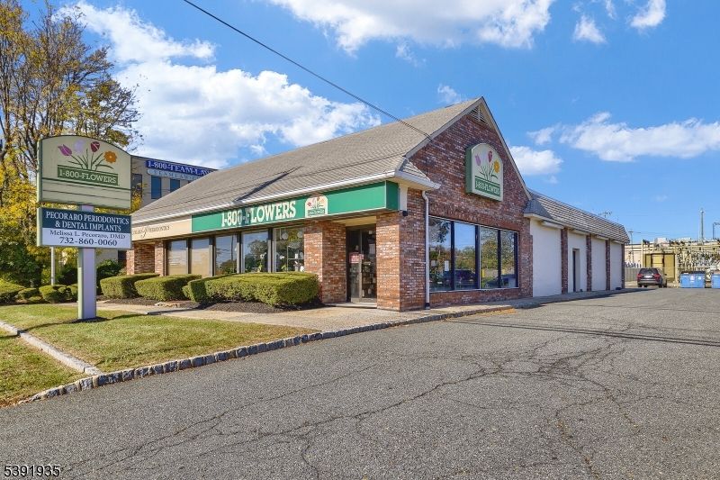 Attached, Exterior, Facade, Brick Facade, Cape Cod