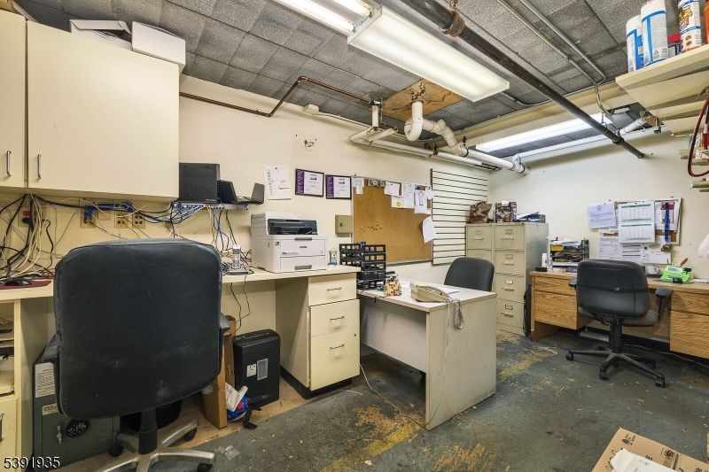 Home Office, Interior