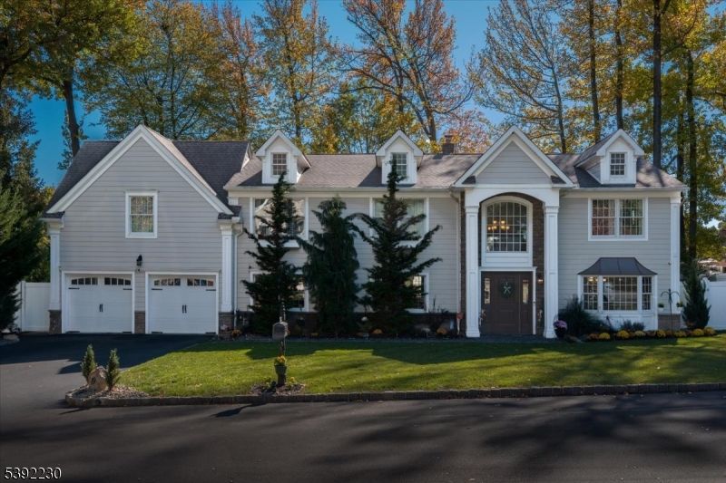 Attached, Exterior, Facade, Farmhouse