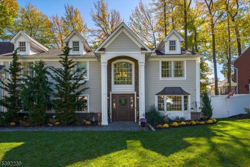 Exterior, Facade, Queen Anne Victorian