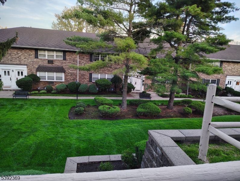 Exterior, Facade, Brick Facade, Georgian