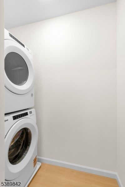 Interior, Utility Closets, Washer, Wood Texture Flooring