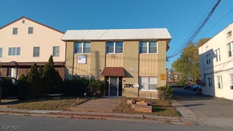 Exterior, Facade, Farmhouse