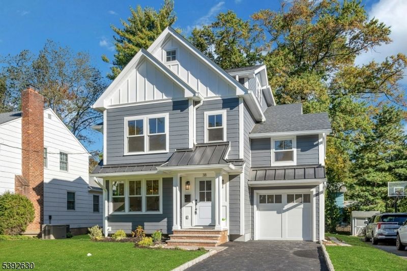 Attached, Exterior, Facade, Farmhouse