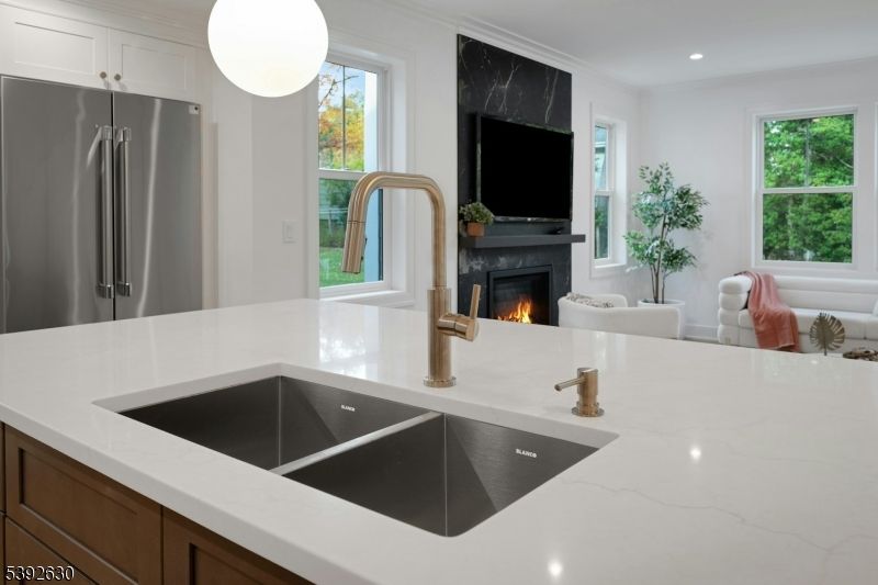 Fireplace, Interior, Kitchen, Recessed Lighting