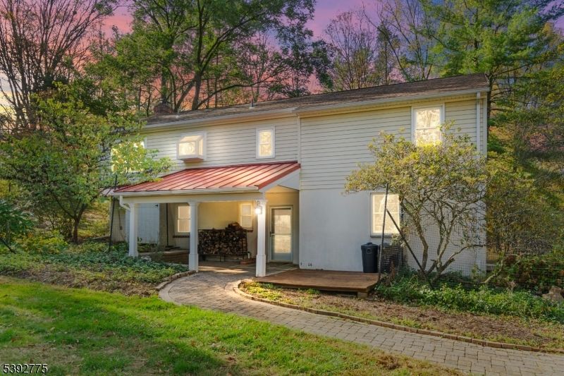 Backyard, Exterior, Facade, Raised Ranch