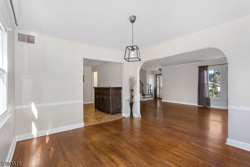 Empty room, Interior, Pendant Lights, Wood Texture Flooring