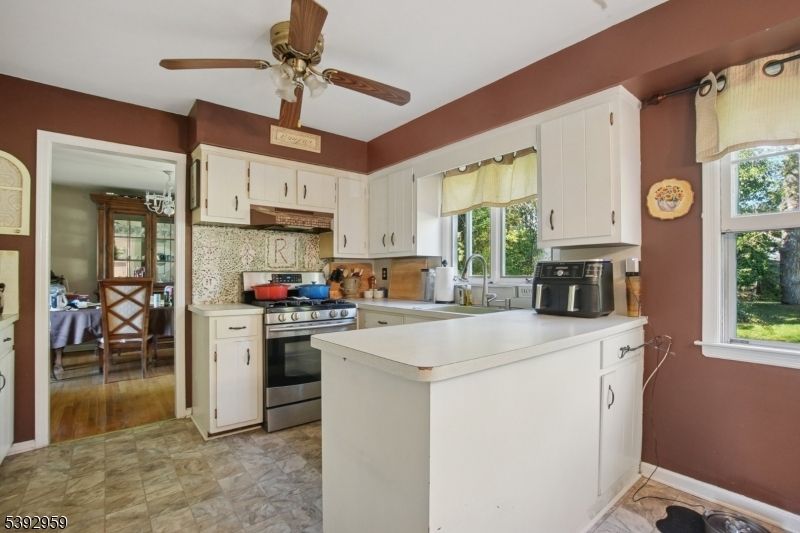 Dining room, Interior, Kitchen, Stainless Steel Appliances, Wood Texture Flooring