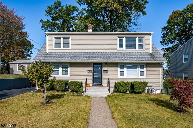 Exterior, Facade, Cape Cod